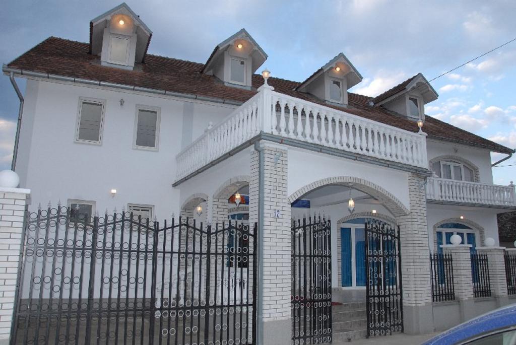 Guesthouse Vila Nova Morović エクステリア 写真