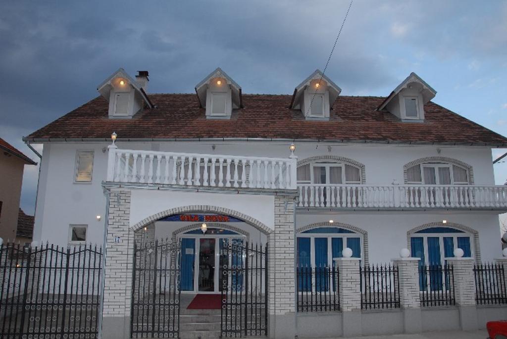 Guesthouse Vila Nova Morović エクステリア 写真