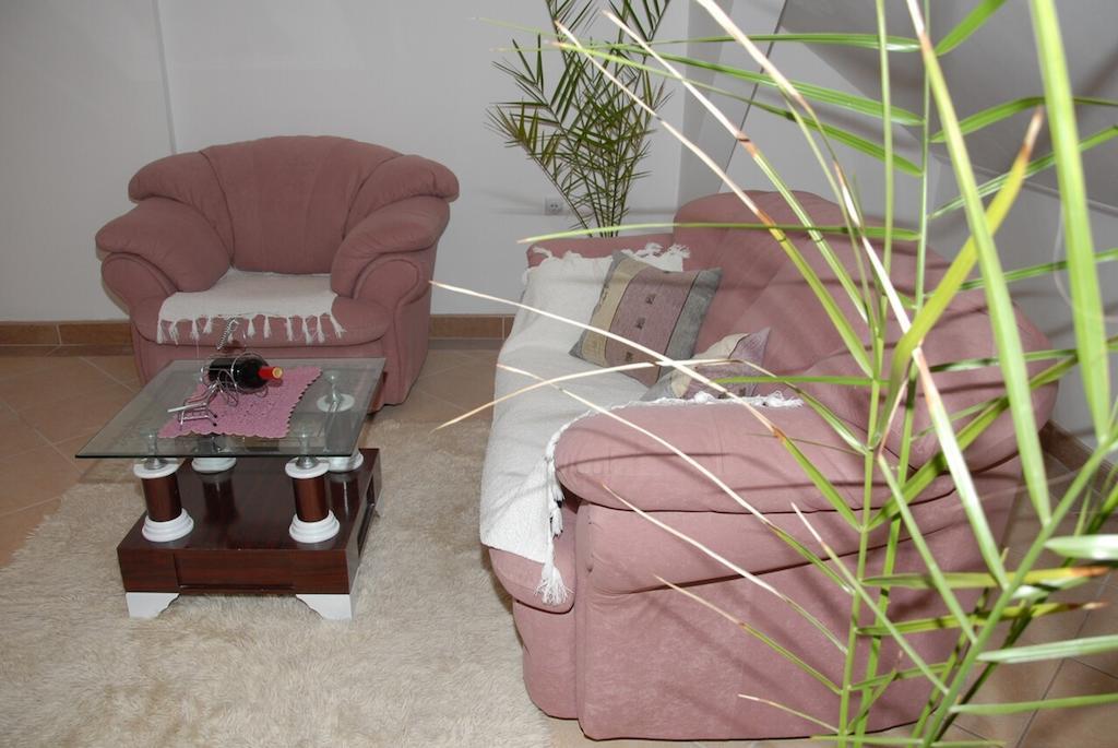 Guesthouse Vila Nova Morović エクステリア 写真