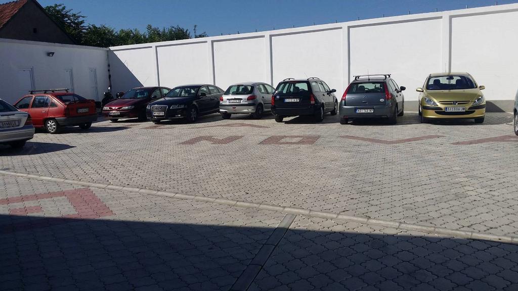 Guesthouse Vila Nova Morović エクステリア 写真