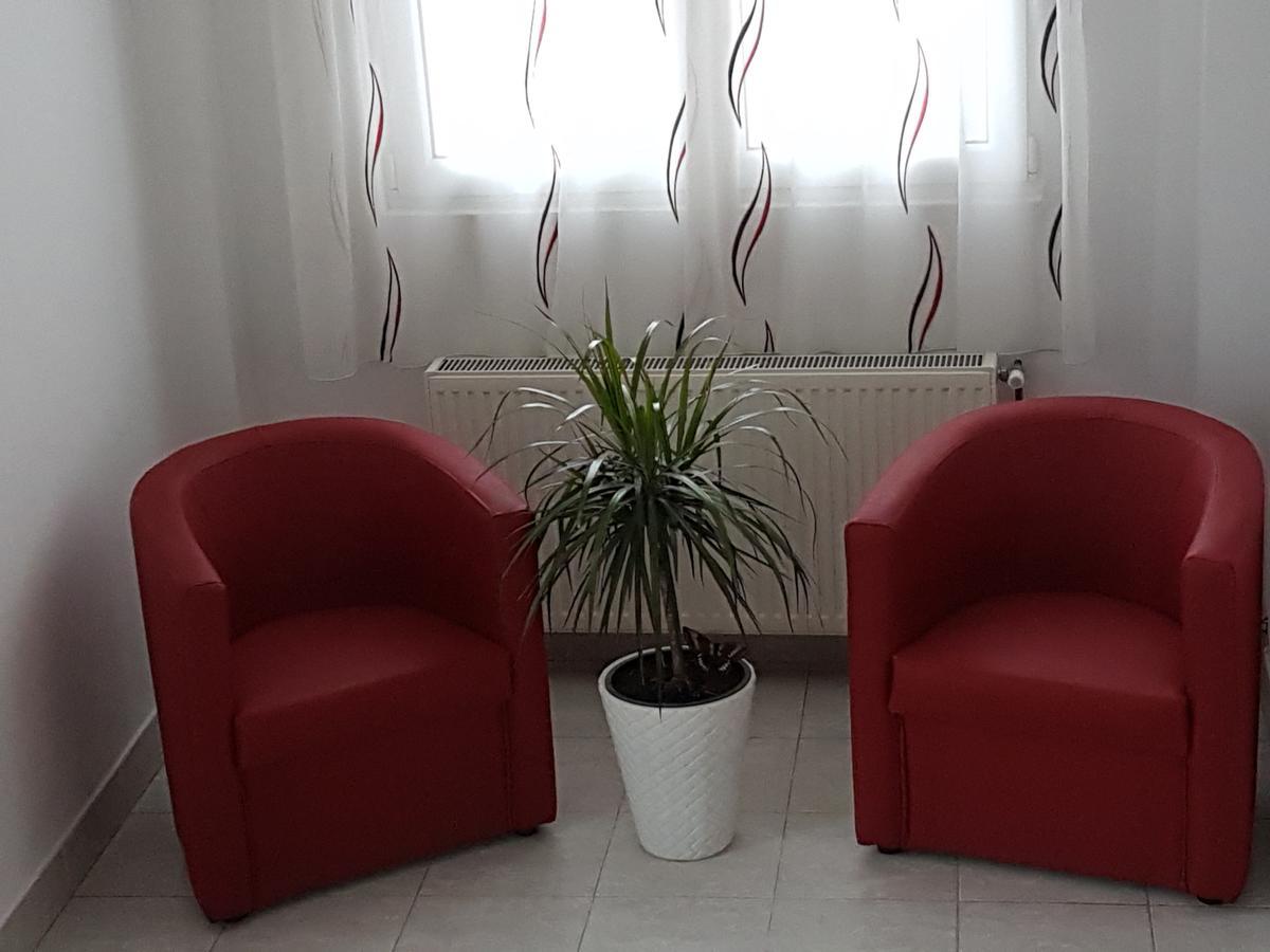 Guesthouse Vila Nova Morović エクステリア 写真